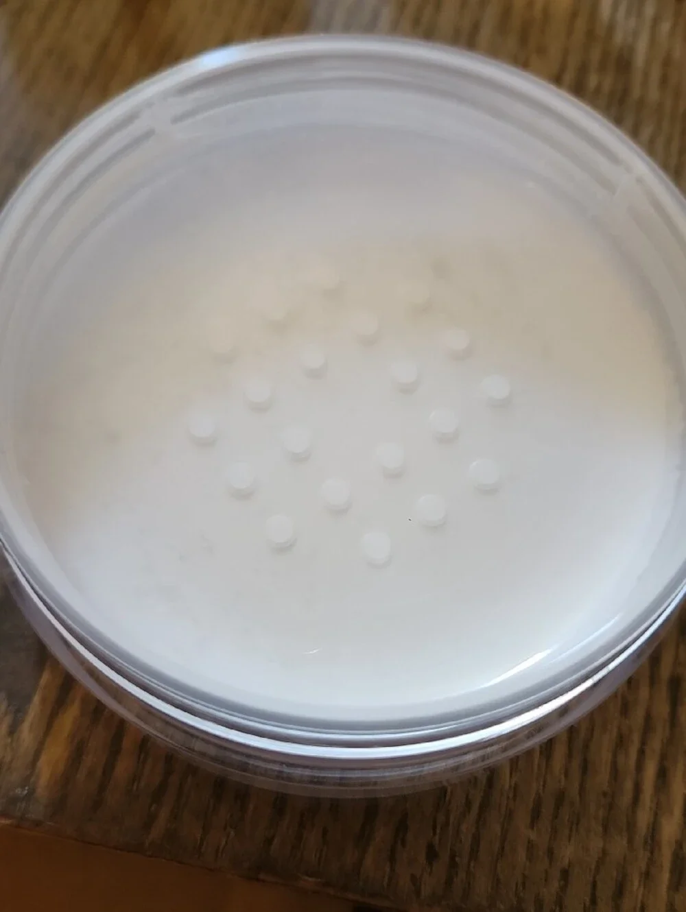 Anastasia Beverly Hills Light Pink Jar with Black Lid Setting Powder